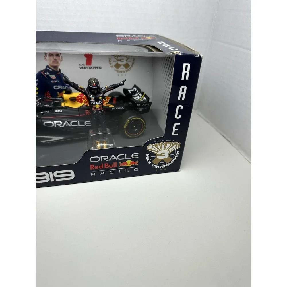Bburago - 18-60061 - Oracle Red Bull RB19 & Verstappen #1 Figure- Scale 1:24
